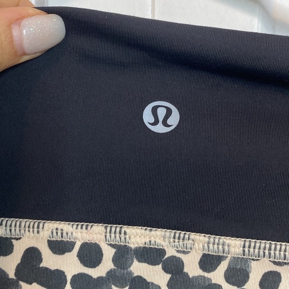 LULULEMON - Leopard Print Crop Leggings - size 8 - 18in inseam - Picture 4 of 5
